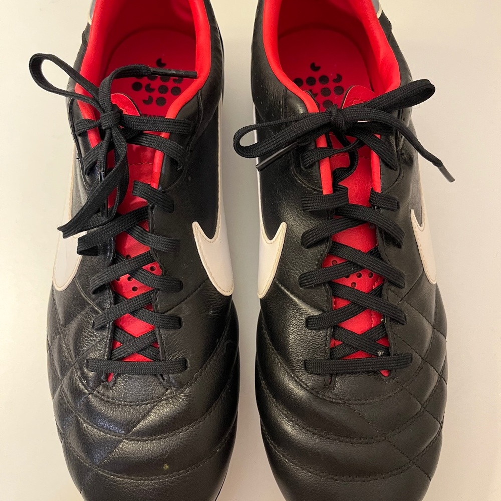 Men’s Nike soccer cleats — almost new